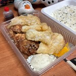 鶏笑 - 料理写真:唐揚げと、鶏天が入ってます　※タルタルは、結構量が多いし、唐揚げ用のタレも入ってます