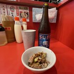 横浜家系ラーメン 大輝家 - 瓶ビールはおつまみ付き
