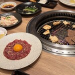 ユッケ 焼肉 生サムギョプサル 手打ち冷麺 ハヌリ - 