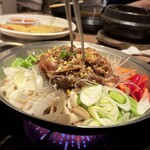 ユッケ 焼肉 生サムギョプサル 手打ち冷麺 ハヌリ - 