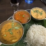 Indian Street Food & Bar GOND - サンバル・ラッサム、野菜カレー。