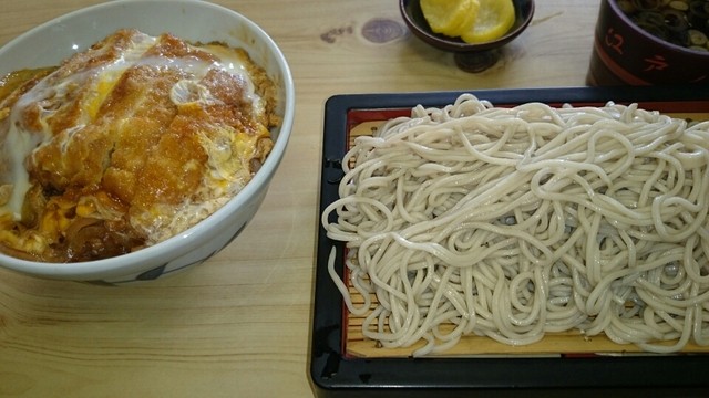 カツ丼と盛りそばのセット