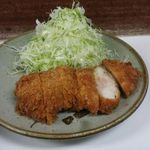 とんかつ美よし - チキンカツ　600円。鶏モモ肉を1枚カラッと揚げての提供です。胸肉と違いパサパサ感はなく、ジューシー。だけど、ヘルシー。