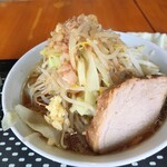 夢の一歩 - ラーメン豚1枚野菜マシマシ、ニンニク普通アブラ少なめ