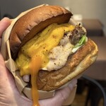 TRAVIS BURGER - 『CARBONARA BURGER¥2,090』 『FRIED CHICKEN¥418』 『lunch drink¥165』