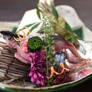 和をベースにした創作料理と美酒を五味五感で味わい下さい。