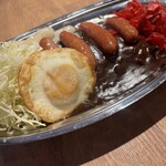 ゴーゴーカレー - 料理写真:ウインナーカレーに目玉焼きとらっきょうトッピング。