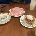 アンディアーモ アッラ ウシータ - 枝豆パルミジャーノ、モルタデッラ、リコッタチーズとカポナータ