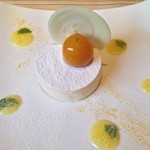 カーサ・デル・チーボ - ホワイトチョコと柚子のムース 金柑のコンポート添え