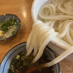 讃岐うどん いそや - 丼の端で茹で汁をカット