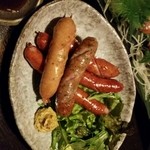 牛タンと肉ずしの個室居酒屋 輝 - ソーセージ盛り合わせ