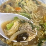 天賑 - 具はキャベツ、玉ねぎ、にんじん、ニラ、ピーマン、キクラゲ、豚ひき肉、玉子