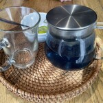 マンゴツリーカフェ - アンチャンティー　ライム加えるとピンク色に