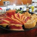 鳥幸 - 鴨鍋この皿の上には２人前が乗っています。１人前（1500円）みごとな鴨肉です。