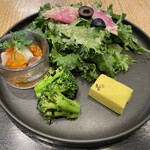 Mallorca - カーリーケール・フリルレタスのサラダ＋本日のタパス盛り合わせ