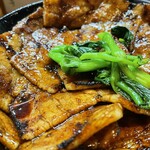 豚大学 - 豚丼のアップ