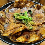 豚大学 - 豚丼にたっぷり七味唐辛子を‼️