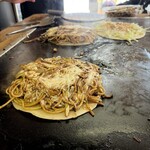 山口お好み屋 - メインの鉄板脇で頂けました^^