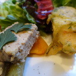 フォセッタ - 鯛のホホ肉のフリッター&鶏レバーのテリーヌフォンダン仕立て＋自家製湘南野菜のピクルス