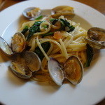 フォセッタ - アサリ・ほうれん草・フレッシュトマトのアーリオオーリオ・リングイネ