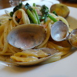 フォセッタ - アサリ・ほうれん草・フレッシュトマトのアーリオオーリオ・リングイネ