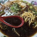 ラーメン 親爺 - スープの表情など。