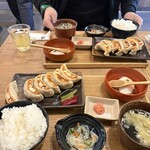 肉汁餃子のダンダダン - 究極の餃子定食