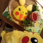 THE GUEST - オムライスを食べるピカチュウ