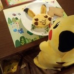 THE GUEST - パンケーキを食べるピカチュウ