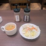 いきなりステーキ - スープとサラダ
