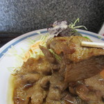 一膳や - 生姜焼きは脂身の少ないロースを使ったボリュームたっぷりの生姜焼き、県産米のご飯との相性もバッチリでした。
            