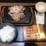 感動の肉と米 - 料理写真:ヴォルケーノカルビレギュラー  ¥1,100(税込)鉄板なのでセルフで焼く。