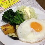 Yoshida Okonomiyaki - 千切り・キャベツ、玉子、季節の野菜