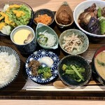 よし紀 - 彩りよし紀御膳　¥2,200- すごい品数