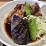 よし紀 - アラの煮付け　茄子とシシトウも美味しい
