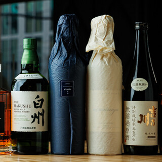 全国各地の銘酒と世界のワイン。新鮮な海老を肴に愉しむ一杯
