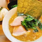 豚骨醤油 ラーメンつる家 - 