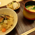 銀座 小十 - ブリ+ゴボウの土鍋炊き込みご飯