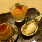 銀座 小十 - 柚子シャーベット、ほうじ茶プリン、季節の果物のゼリー寄せ