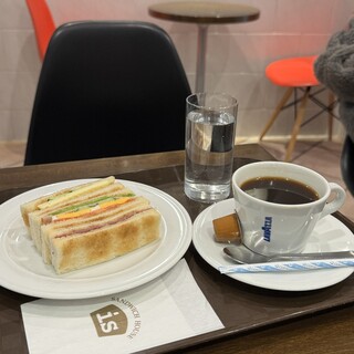 サンドイッチハウスイズ_0