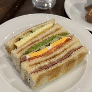 サンドイッチハウスイズ_1