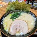 壱角家 - 料理写真:家系ラーメン塩 並が壱角家の日で760円に家系めし祭でスープ増量、のり2枚無料で追加