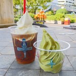 六甲牧場カフェ - 料理写真:コーヒーフロート 800円・ピスタチオプレミアム 800円