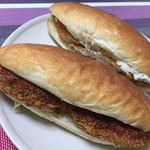 ヒヨシヤ - コロッケコッペ200円、白身魚コッペ220円