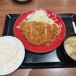かつや - 料理写真:ロースかつ定食913円