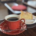 赤い屋根の喫茶店 駅舎 - 