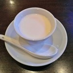 珍満茶楼 - 自家製杏仁豆腐　100円