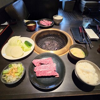 肉工房 初栄 - 料理写真: