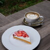 cafe uwaito - 苺のタルト（850円） ほうじ茶ラテ（650円）
