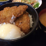 新潟市中央卸売市場誠食堂 - タレカツ丼 温玉添え